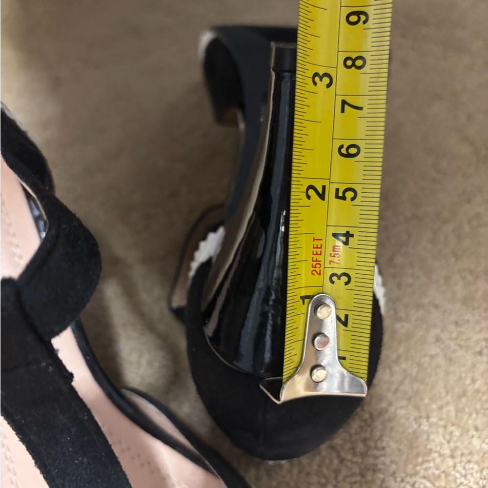 Cambridge select t-strap wingtip cutout mid heel dress pump, sz 6.5. - Picture 7 of 7